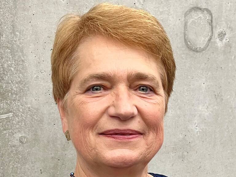 Stadträtin Petra Hönschel-Gehrung Stadträtin Petra Hönschel-Gehrung lächelt in die Kamera
