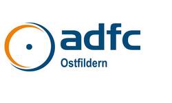 Das Bild zeigt das Logo des ADFC Ostfildern, mit einem stilisierten Rad in Orange und Blau und dem Text "adfc Ostfildern".