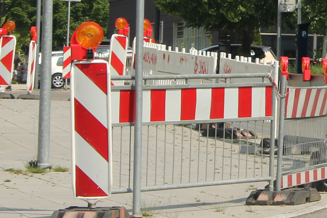 Parkplätze am Friedhof Nellingen gesperrt