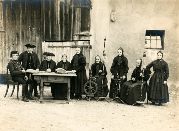 Nellingen Trachtengruppe um 1900