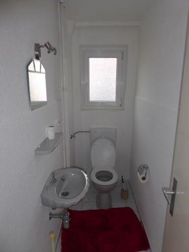 Das WC im ersten Obergeschoss verfügt über ein Fenster