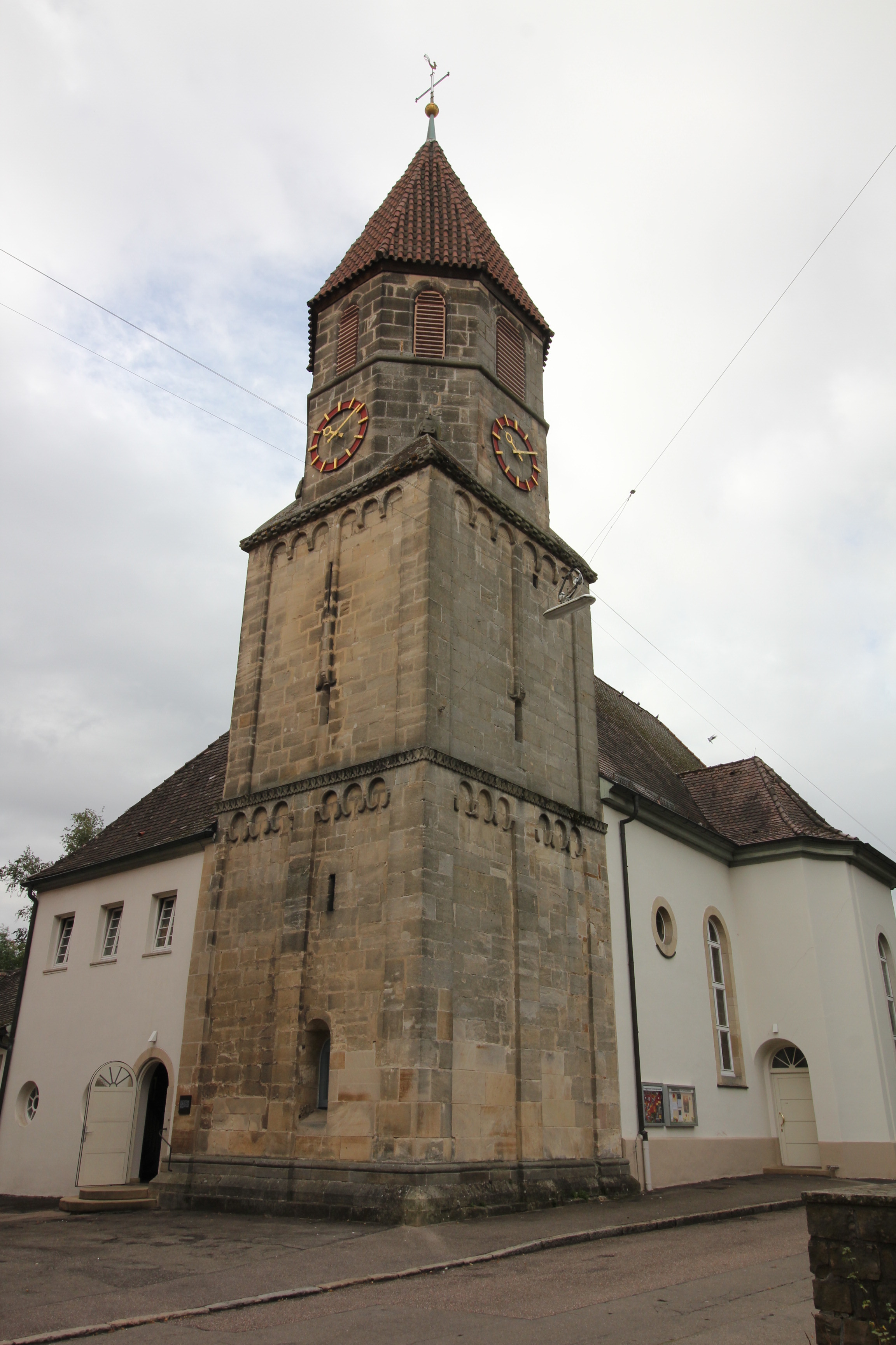 Kirchturm im Klosterhof